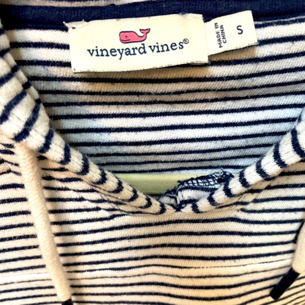 💕 Women’s Vineyard Vines long sleeve blue/white striped hooded pullover - Picture 3 of 3